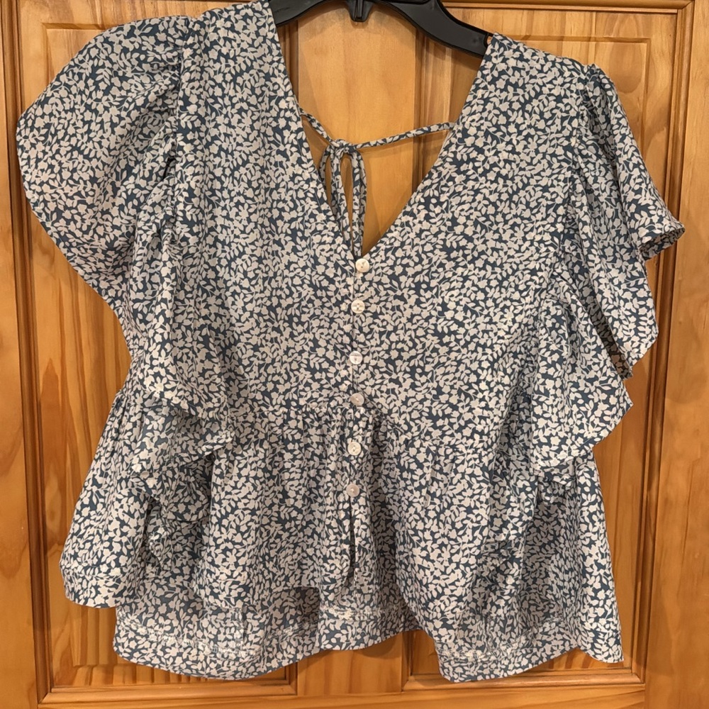 Vestique Blue and White Floral Blouse
